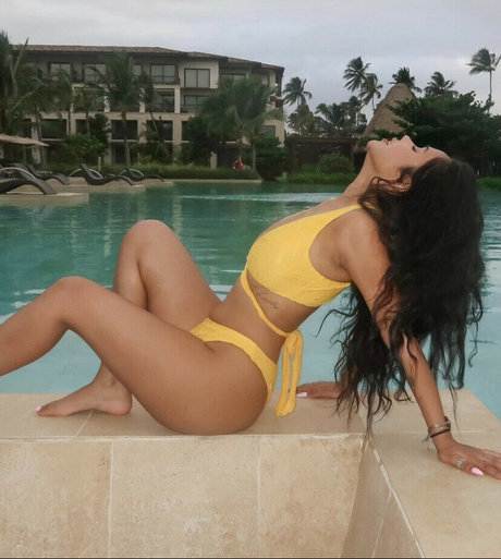 Kashman Bains pretty actress img