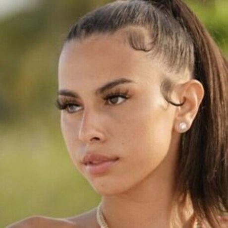 Tiny Sosa pretty model pic