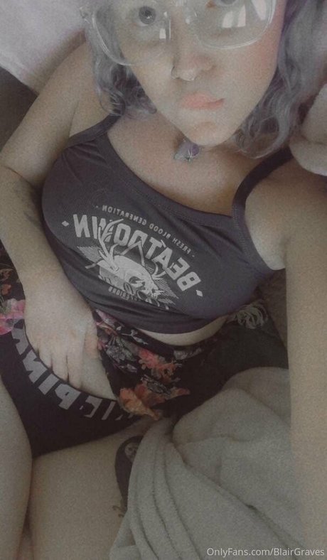 hotmessblair nude model pics