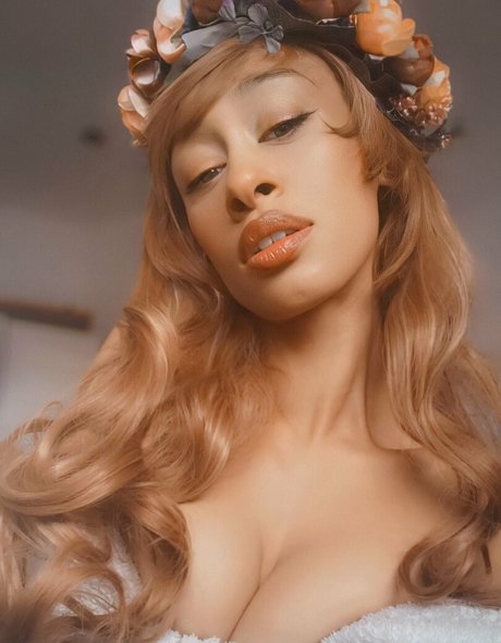 vixi vee free porn star image