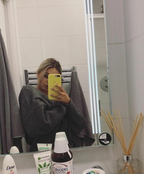 Angelika Kramer hot actress image