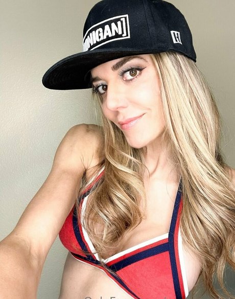 amycapulet top actress img