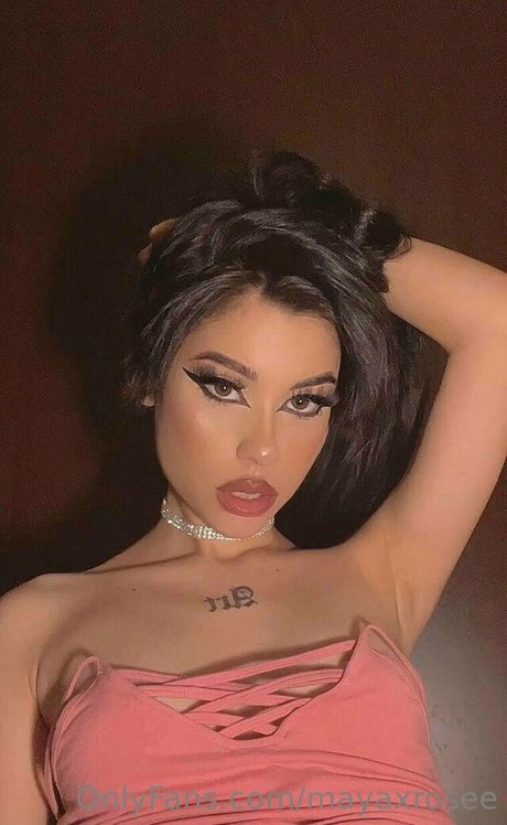 Mayaxrosee sexy model picture