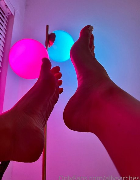 allysarches nice model photo