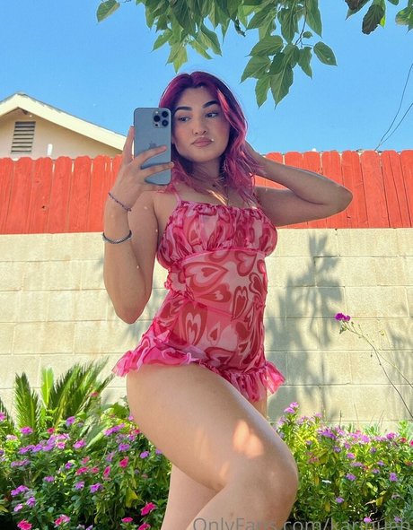 karinugh star sexy photo