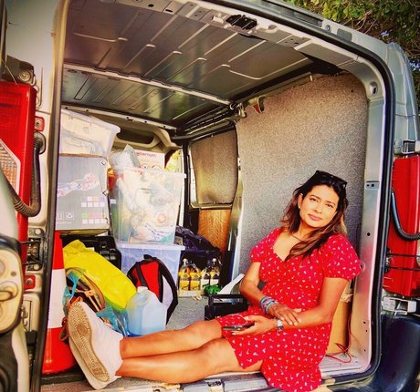 Nisha Katona nice star image