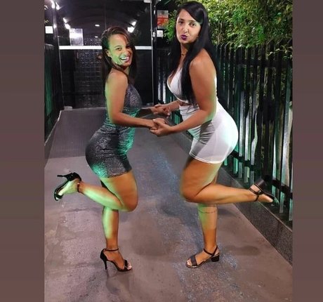 BinnaLitoral naked model photos