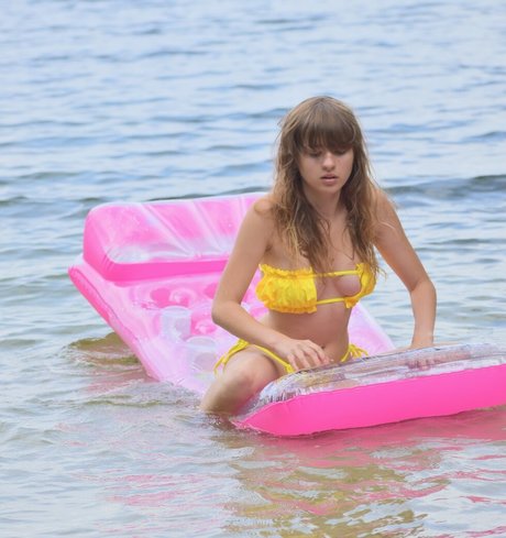 MashaBwi pornstar naked gallery