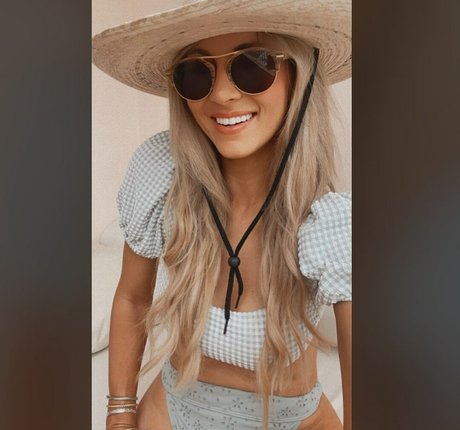 Laura Rutledge hot star pic