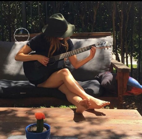 Missy Peregrym exclusive star pic