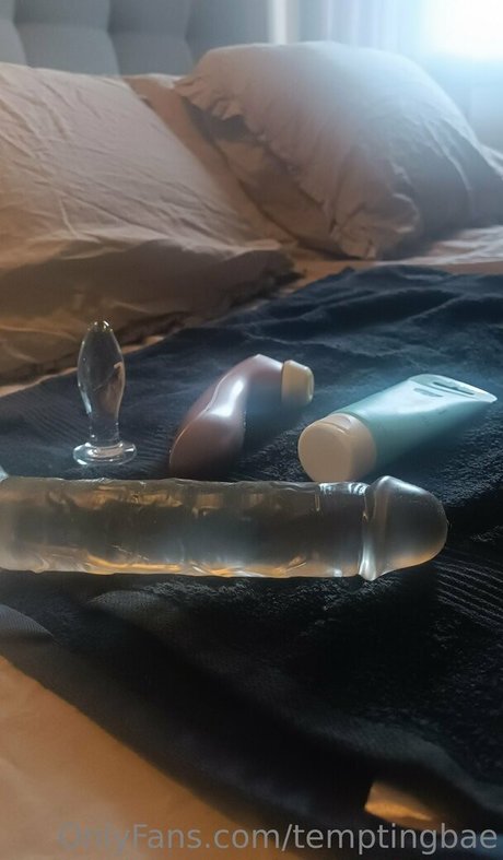 temptinbae nude pornstar image