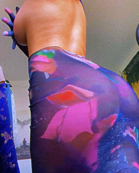 Badgalantii actress picture