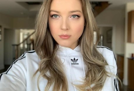 Maya V Henry hot model image