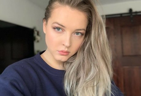 Maya V Henry model naked pic