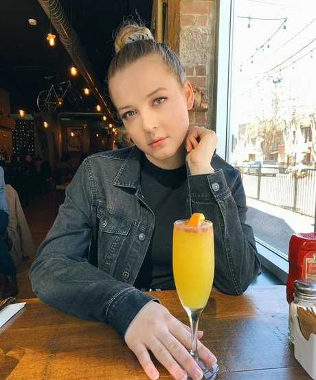 Maya V Henry model hot pictures