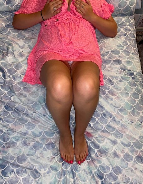 dropdeadfeet model exclusive image