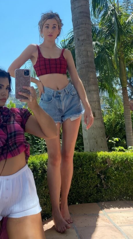 Ellory Smith star erotic pic