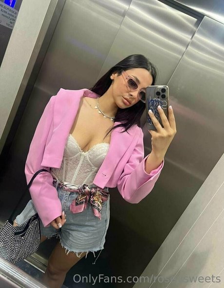 roseysweets nude pornstar pic