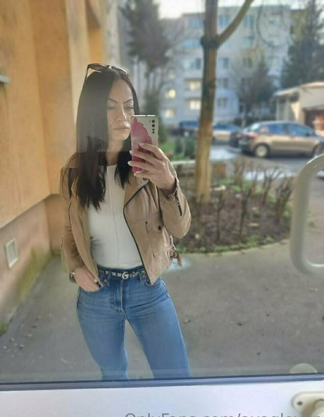 avaglover sexy pornstar image