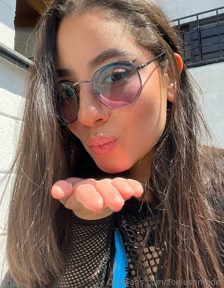 zoelushmodel perfect star pics