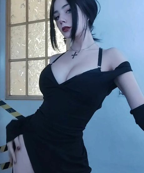 Cooper is dead hot model images