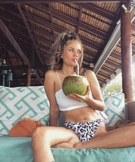 halseyslims1 model naked image