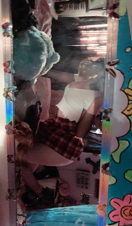 Zirakillz model erotic image