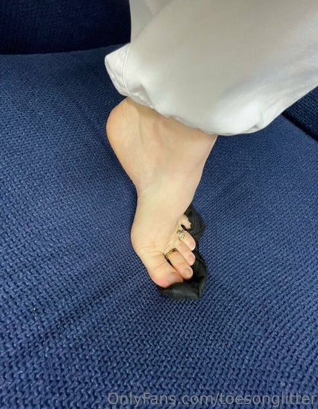 toesonglitter model pretty image