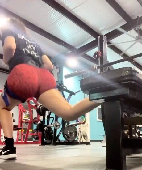 Chloe Flores star hd archive