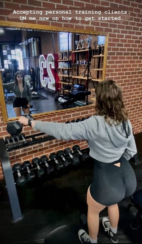 Chloe Flores model sexy pictures