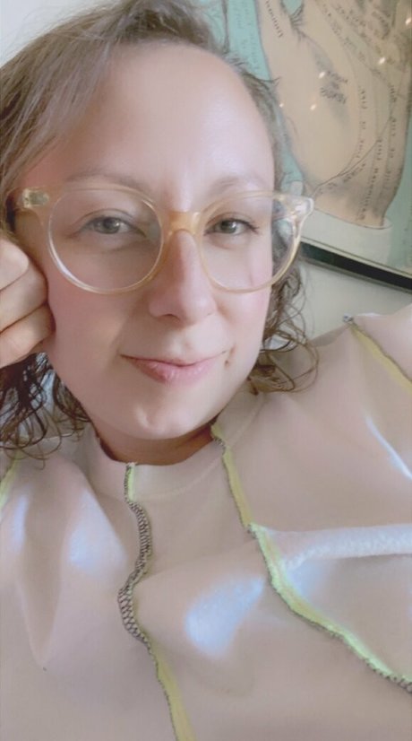 free coochie erotic model pics