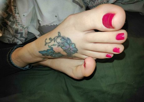 footfantasy35 sexy actress pic