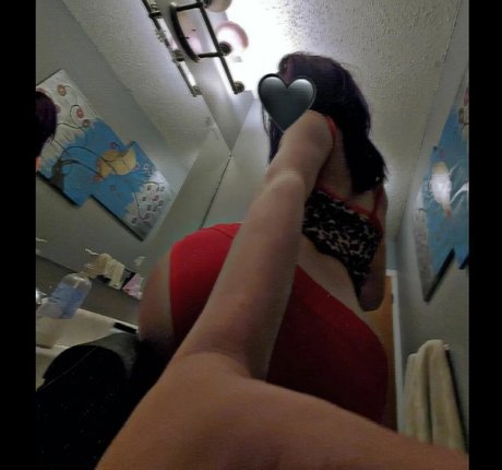 Gray Hawkes model free picture