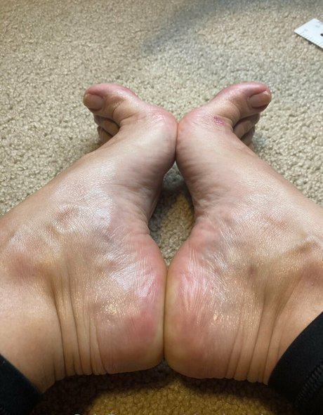 slendersolesmom free model pics