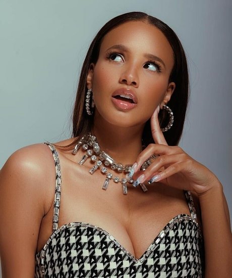 Ashley Nicole Williams beautiful actress picture