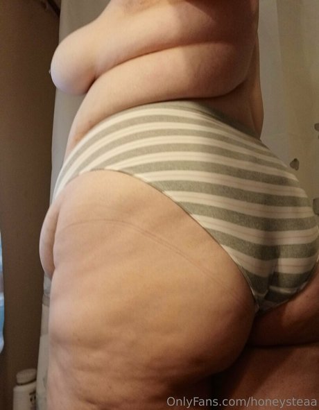 honeysteaa model pretty photo