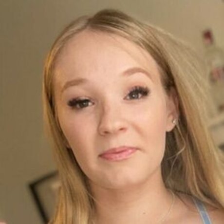 Lilly Mae porn star img