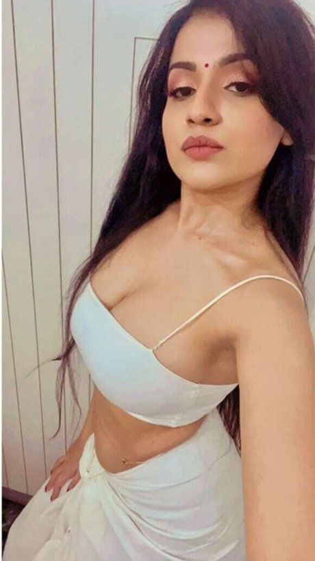 Nidhi Chaudhary top pornstar images