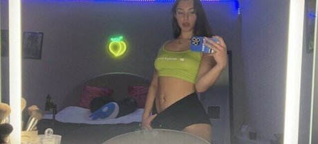 Peachyyvirgo model beautiful gallery