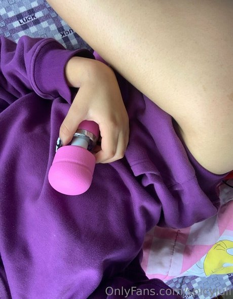 spicyjuli xxx model photos