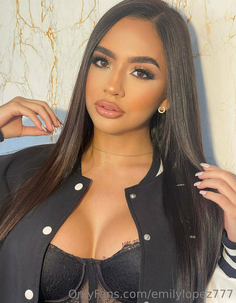 emsexylips free actress pics