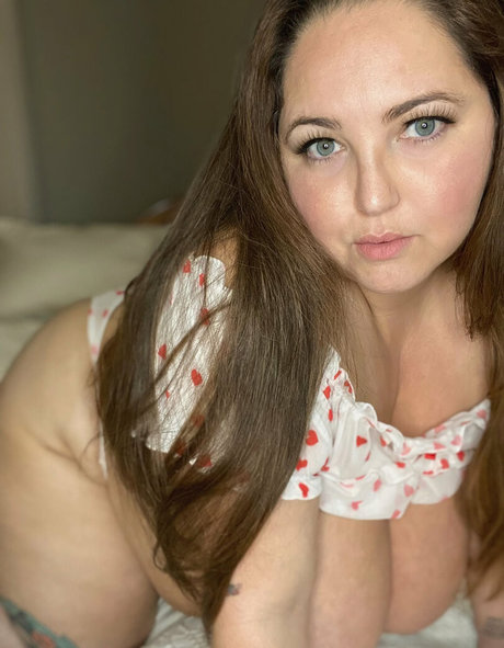 tiggobitties24 7_ pretty model img