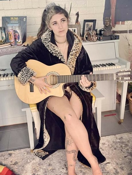 Sierra Ferrell nude star gallery