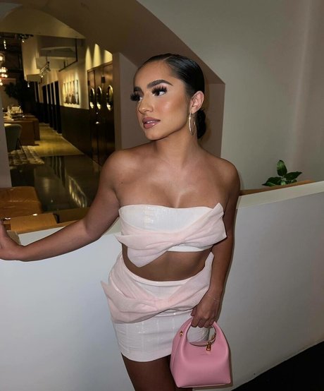 Tatiana McQuay model hd img