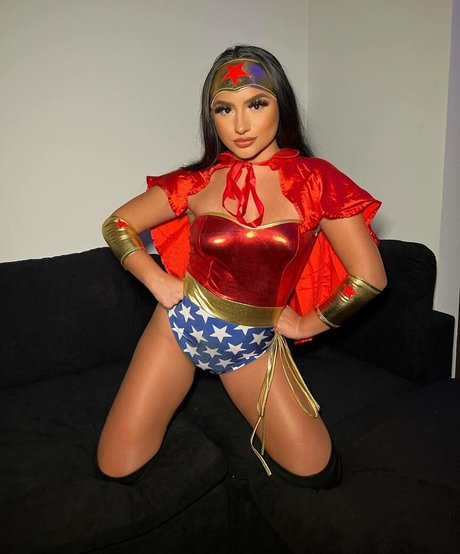 Tatiana McQuay star perfect photo