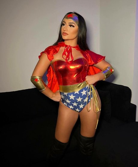 Tatiana McQuay hd model image