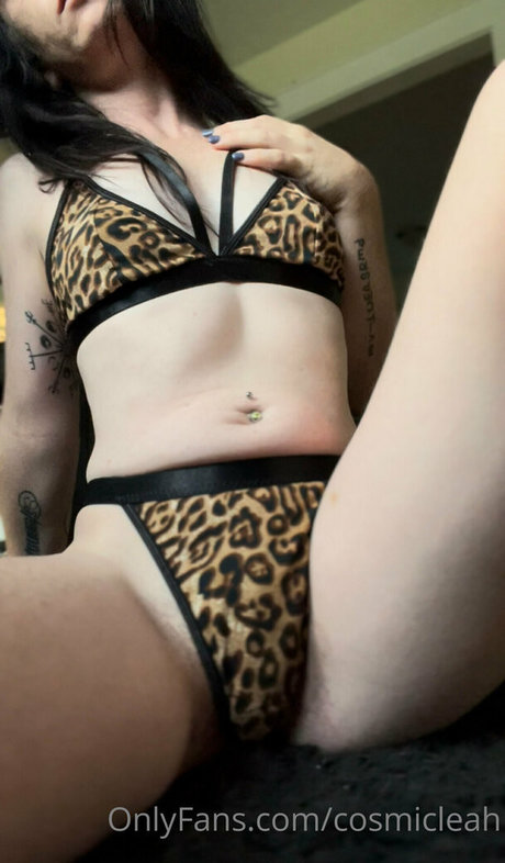 cosmicleah erotic pornstar photo