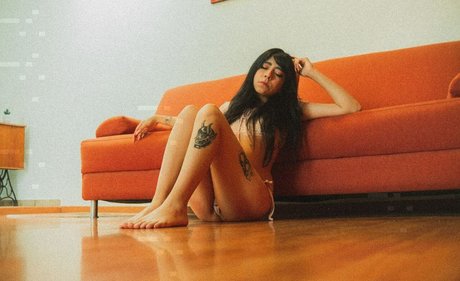 Basoofia model art gallery