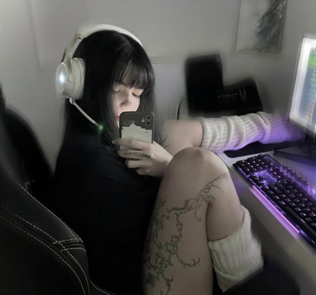 Lara Linx exclusive pornstar pictures