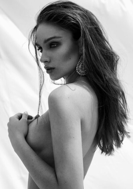 Romi Pavoncello star pretty image